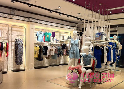 导购员高效接近顾客，助力店铺业绩倍增